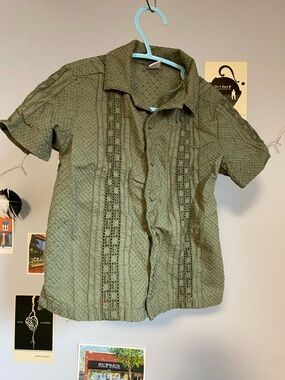 Kids Old Navy Olive Green Short-Sleeve Button-Up Shirt 3T